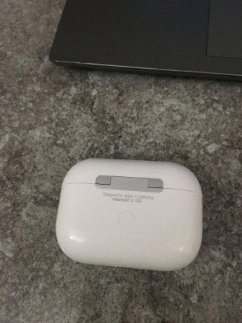 apple-air-pods-pro-2nd-gen-big-1