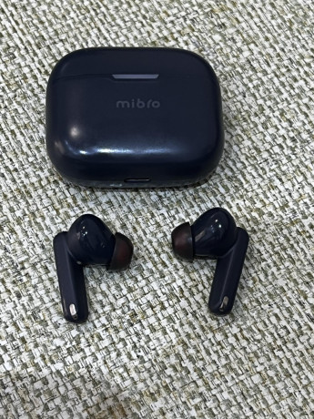 earbuds-ac1-big-2